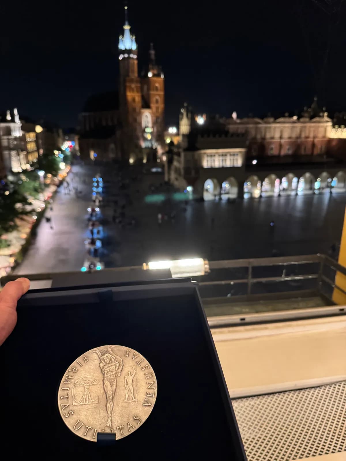 Medal Nagrody Prezydenta Miasta Krakowa w etui